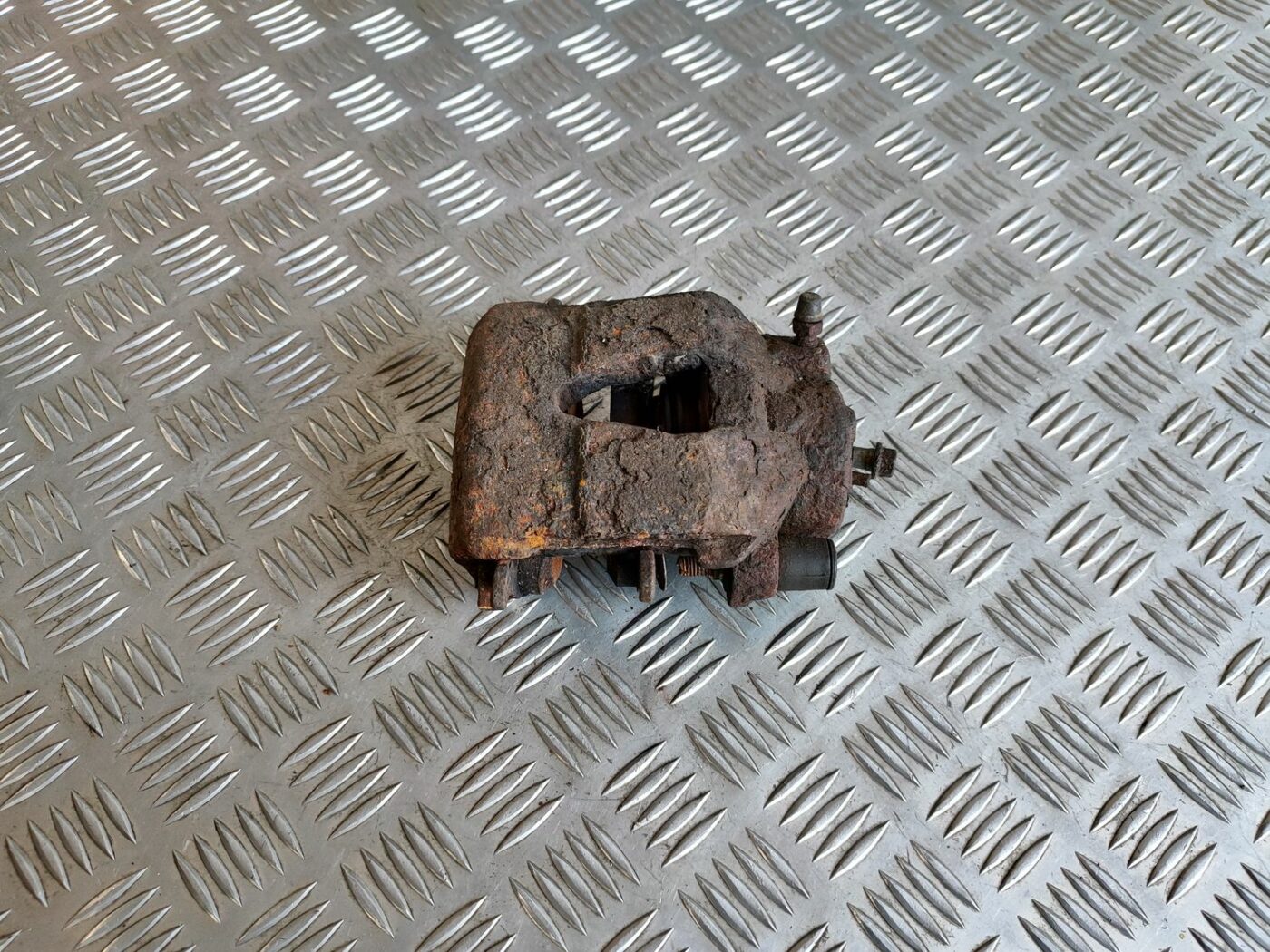 Priekšējais labais suports priekš VW GOLF IV 1999