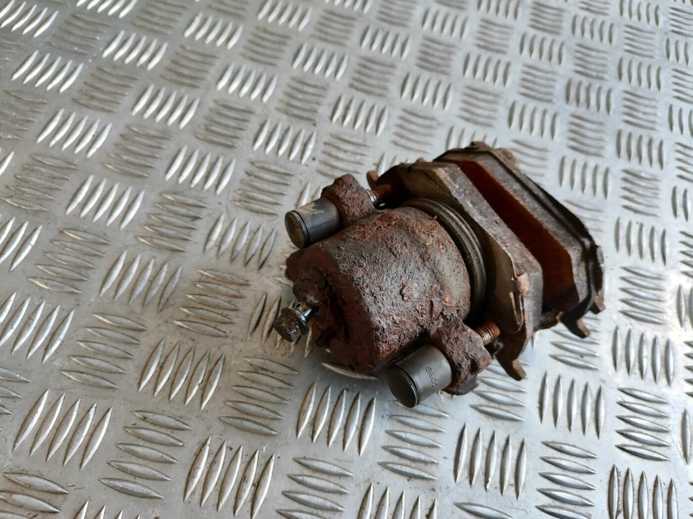 Priekšējais labais suports priekš VW GOLF IV 1999