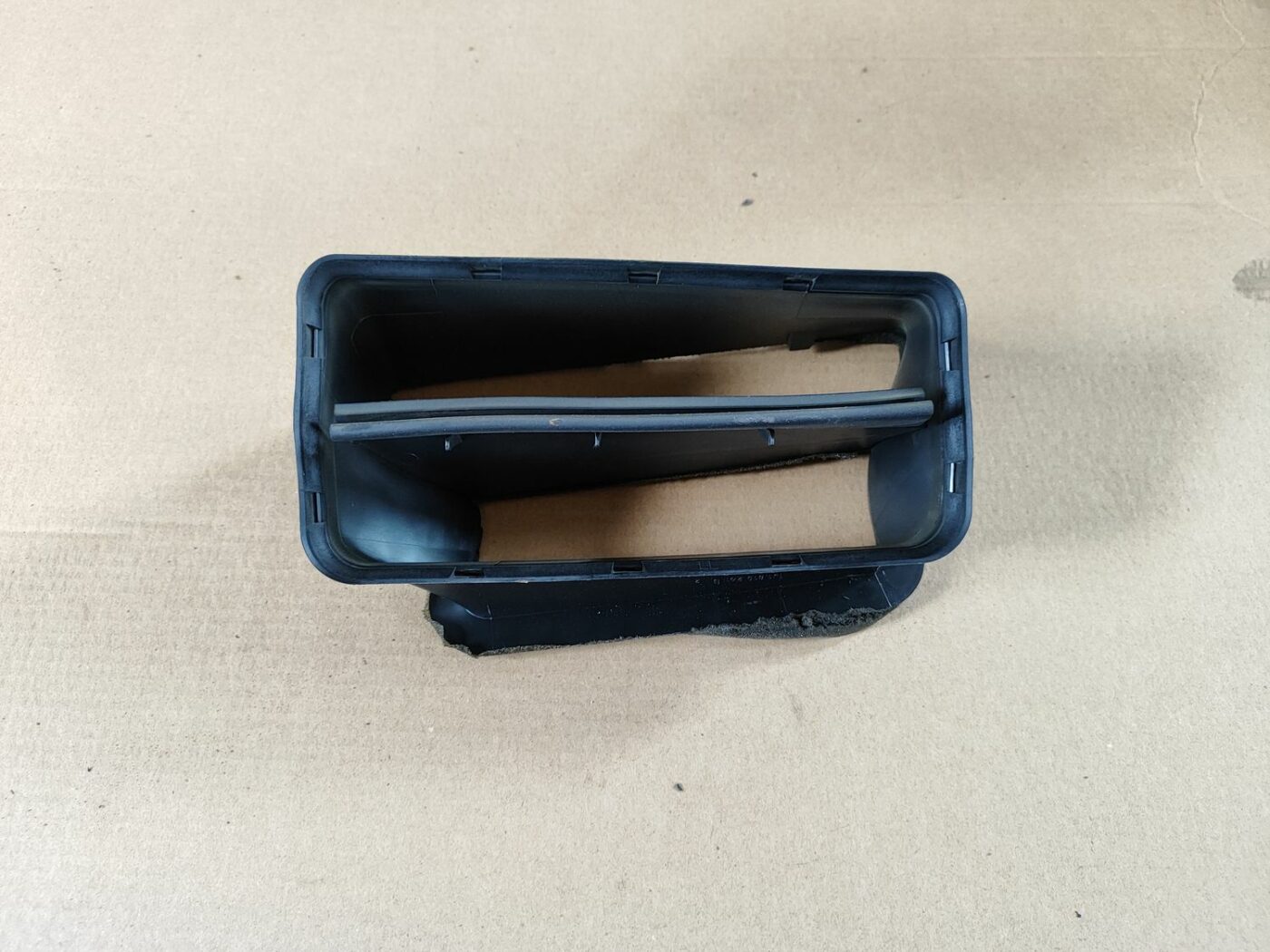 Gaisa vads priekš VW GOLF IV 1999 1 Gaisa vads priekš VW GOLF IV 1999