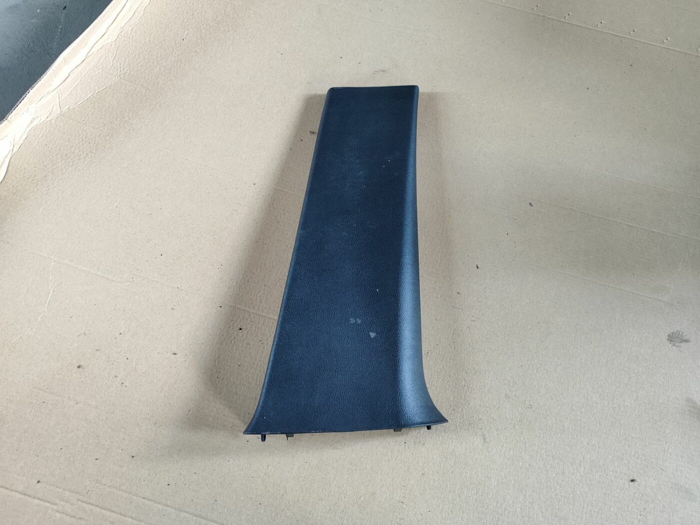 Vidējas salona statnes apdare priekš VW GOLF IV 1999