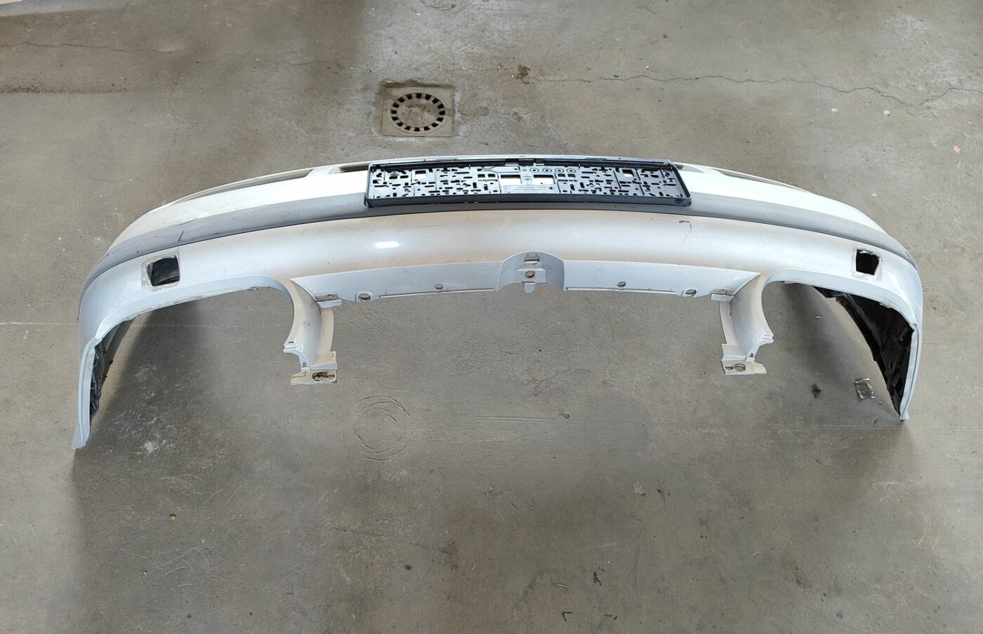 Priekšējais buferis priekš VW GOLF IV 1999 7 Priekšējais buferis priekš VW GOLF IV 1999