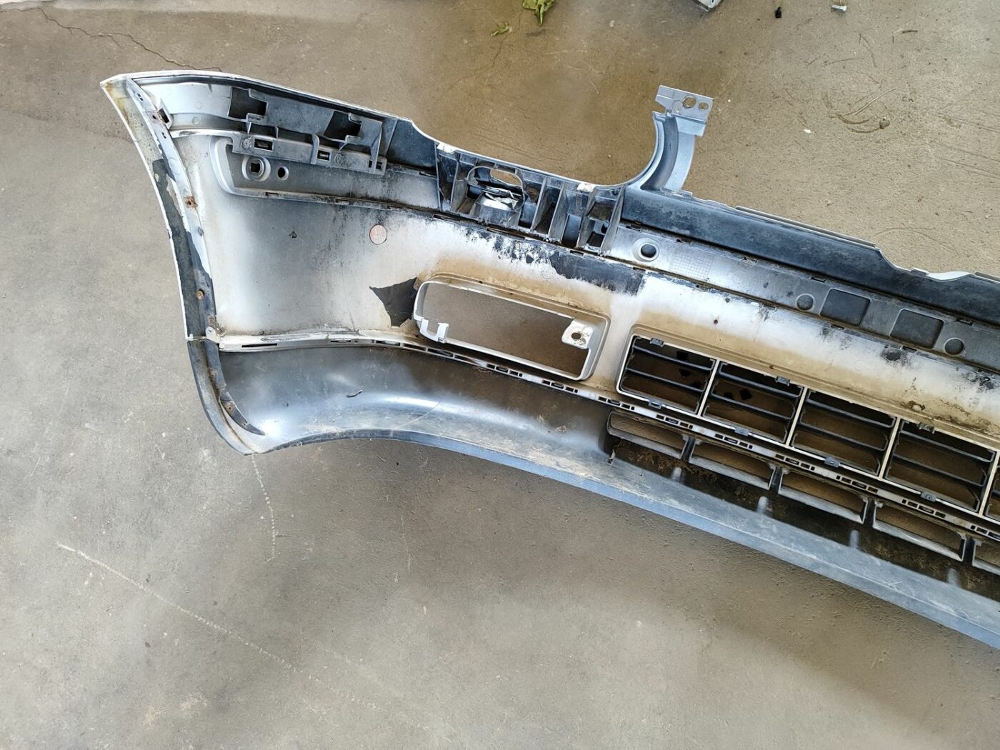 Priekšējais buferis priekš VW GOLF IV 1999 4 Priekšējais buferis priekš VW GOLF IV 1999