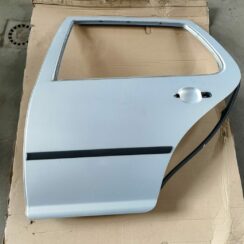 Aizmugurējās kreisās durvis priekš VW GOLF IV 1999