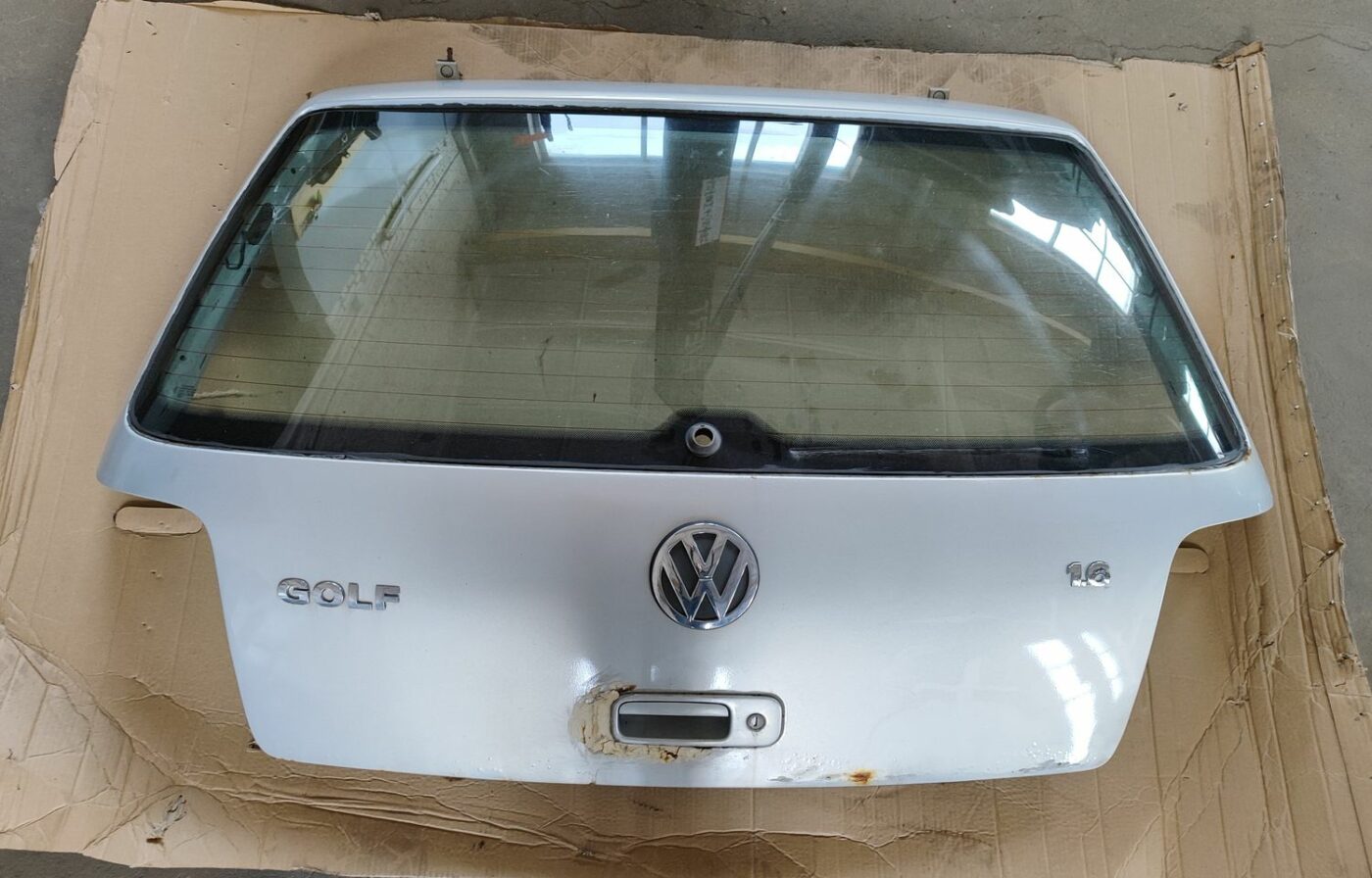Bagāžnieka vāks priekš VW GOLF IV 1999 1 Bagāžnieka vāks priekš VW GOLF IV 1999