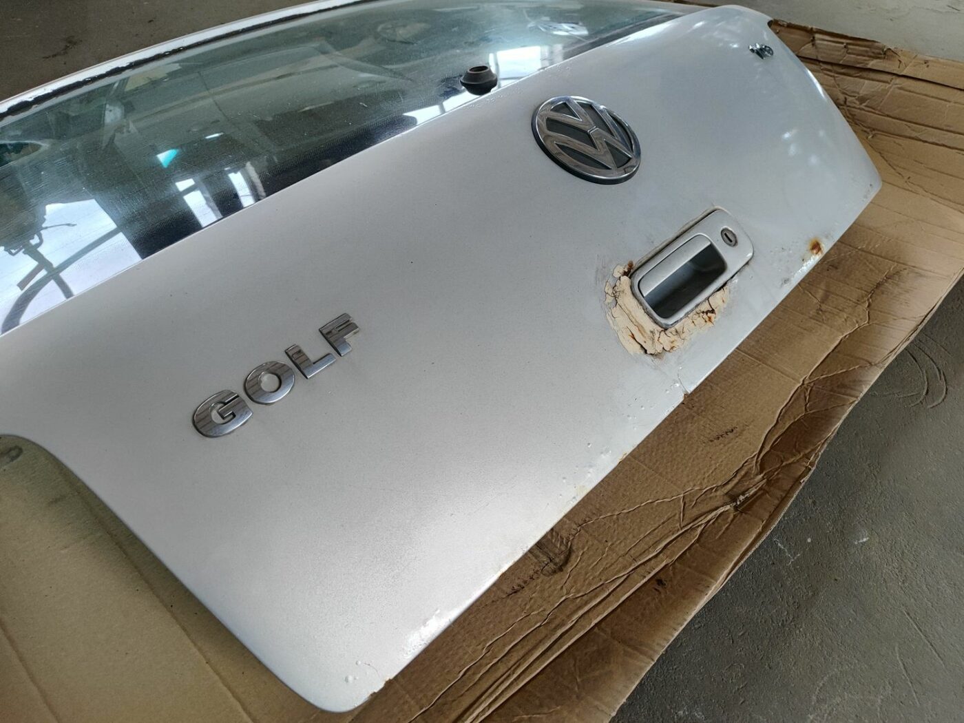 Bagāžnieka vāks priekš VW GOLF IV 1999 2 Bagāžnieka vāks priekš VW GOLF IV 1999