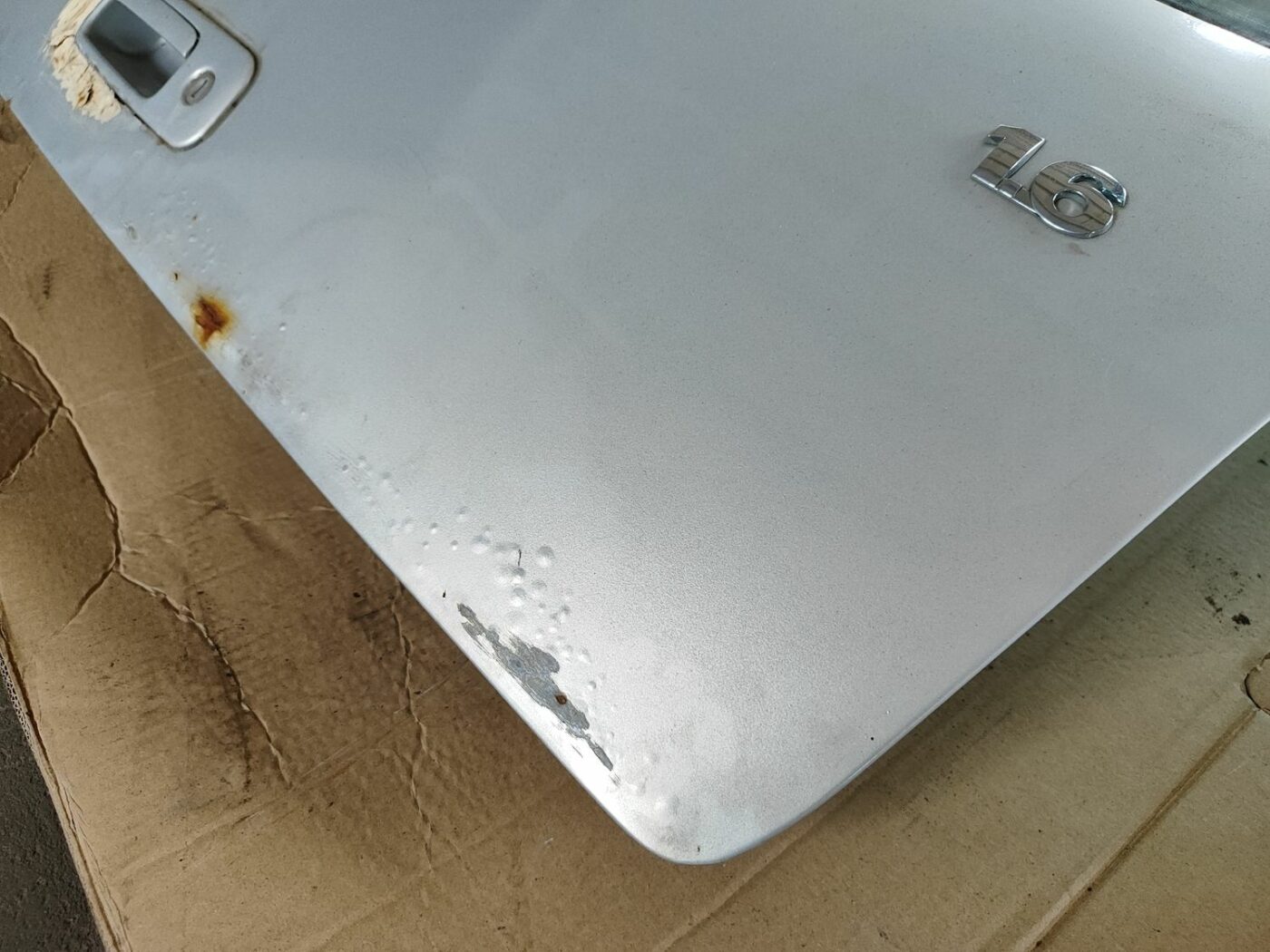 Bagāžnieka vāks priekš VW GOLF IV 1999 10 Bagāžnieka vāks priekš VW GOLF IV 1999