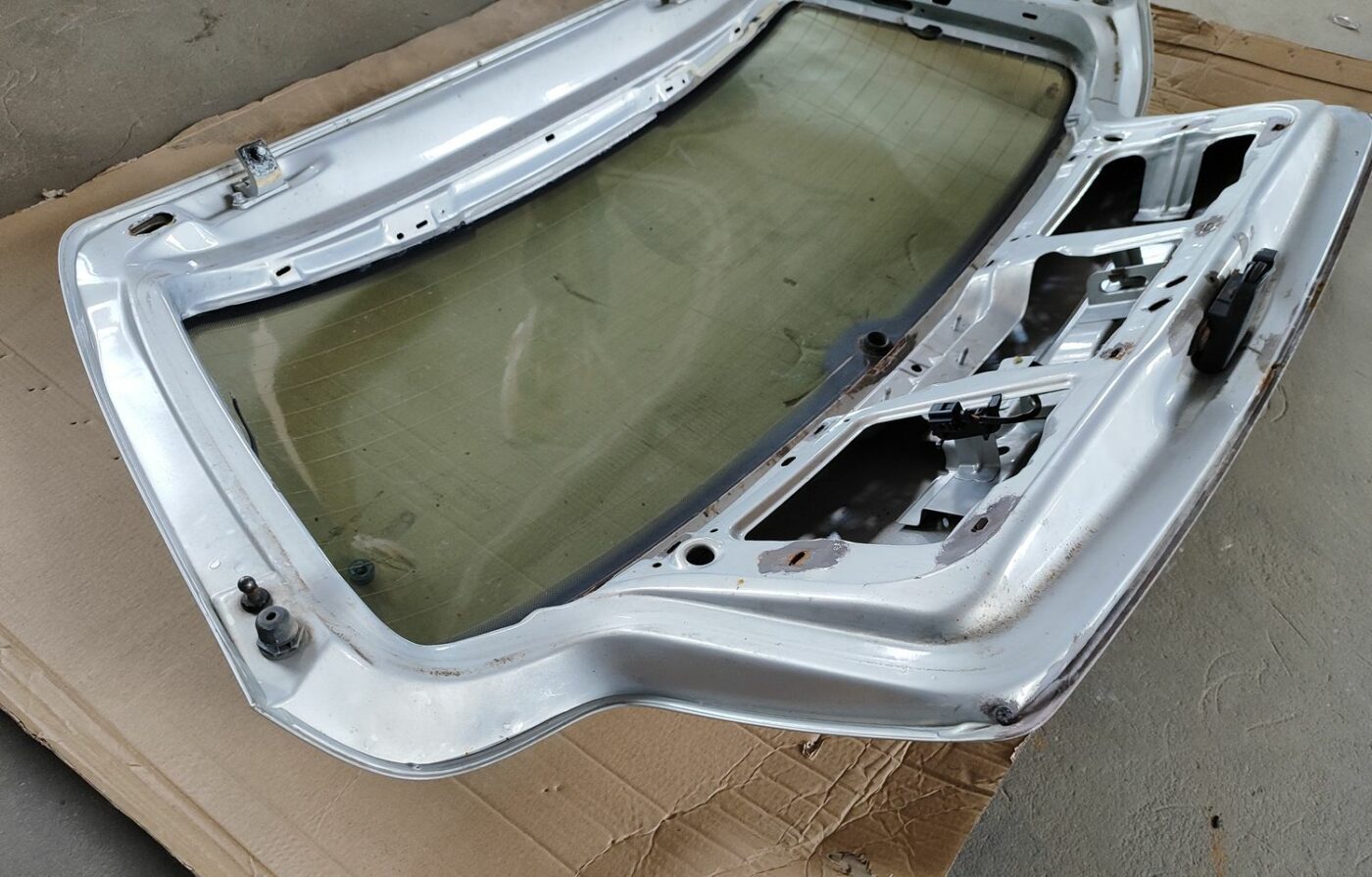 Bagāžnieka vāks priekš VW GOLF IV 1999 4 Bagāžnieka vāks priekš VW GOLF IV 1999