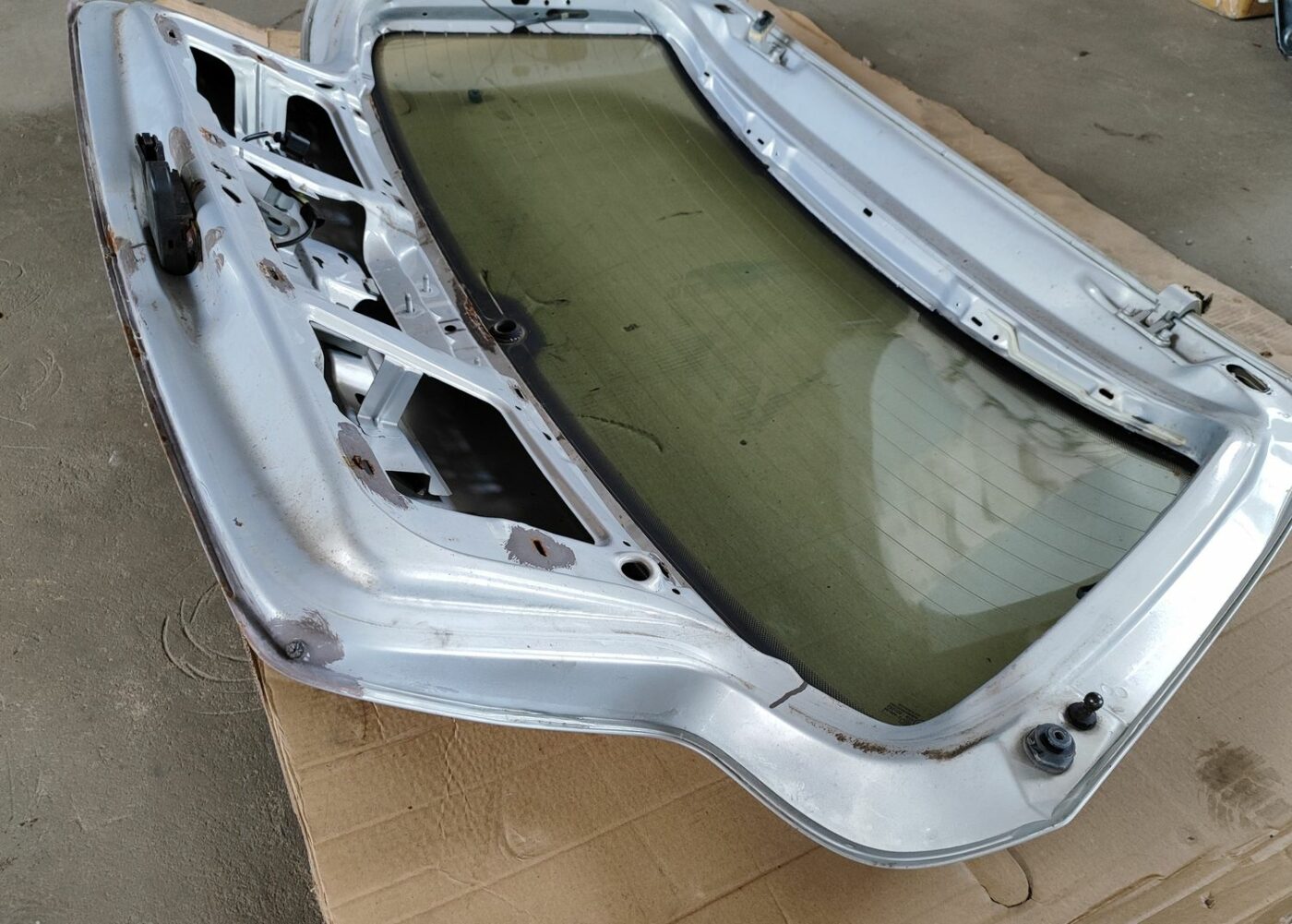 Bagāžnieka vāks priekš VW GOLF IV 1999 3 Bagāžnieka vāks priekš VW GOLF IV 1999