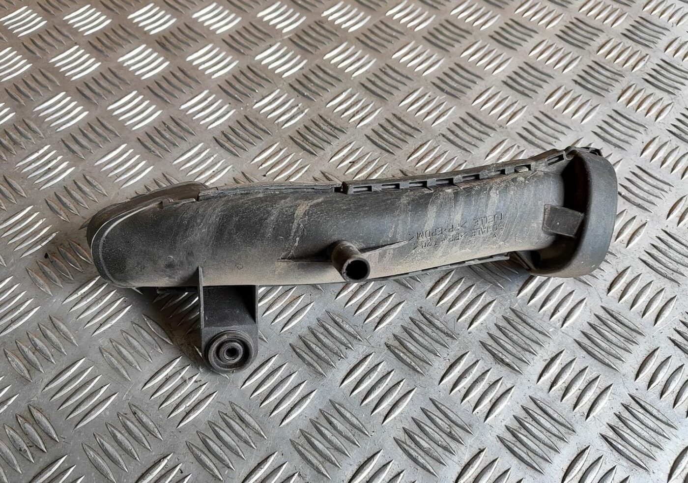 Gaisa ieplūdes šļūtene priekš VW GOLF IV 1999 2 Gaisa ieplūdes šļūtene priekš VW GOLF IV 1999