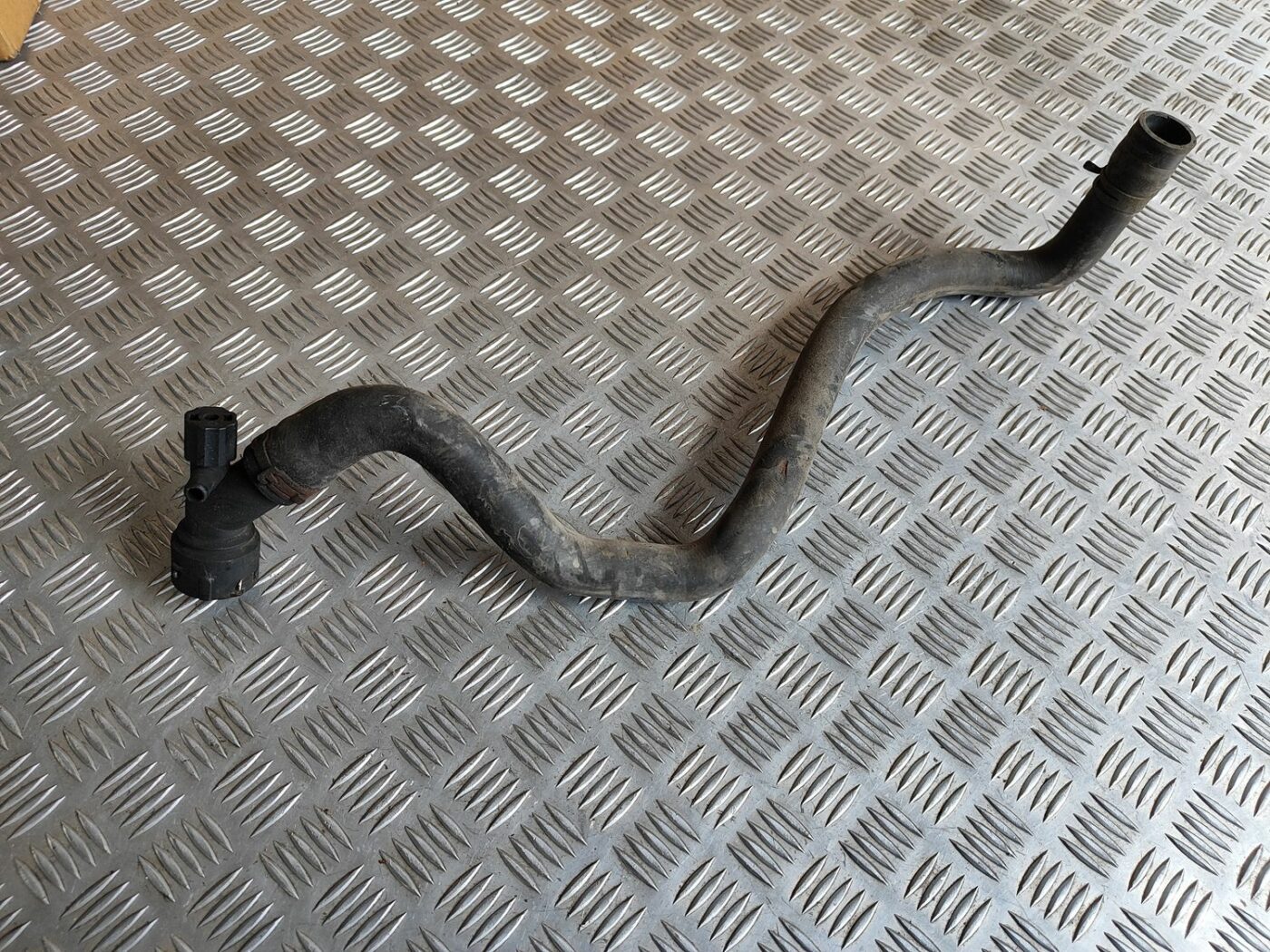 Dzesēšanas caurule priekš VW GOLF IV 1999 1 Dzesēšanas caurule priekš VW GOLF IV 1999