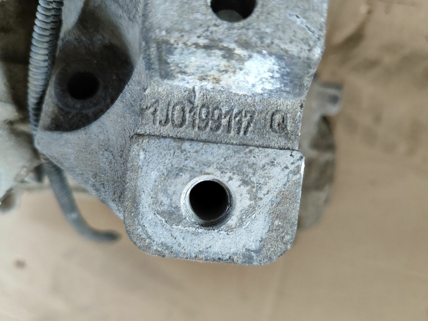 Mehāniska pārnesumkārba priekš VW GOLF IV 1999