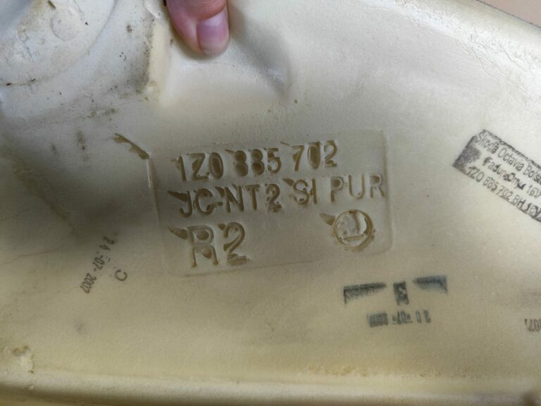 Aizmugurējais sēdeklis priekš SKODA OCTAVIA 2008 4 Aizmugurējais sēdeklis priekš SKODA OCTAVIA 2008