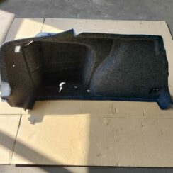 Bagāžnieka nodalījuma sānu apdare priekš SKODA OCTAVIA 2008