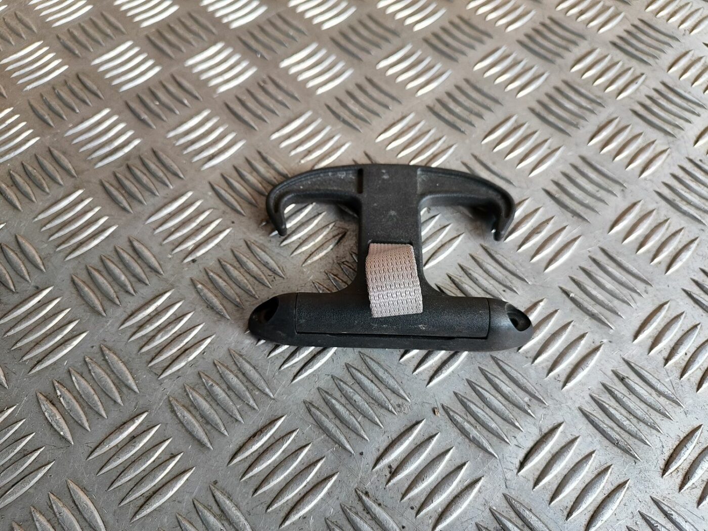 Bagāžnieka nodalījuma āķis priekš SKODA OCTAVIA 2008