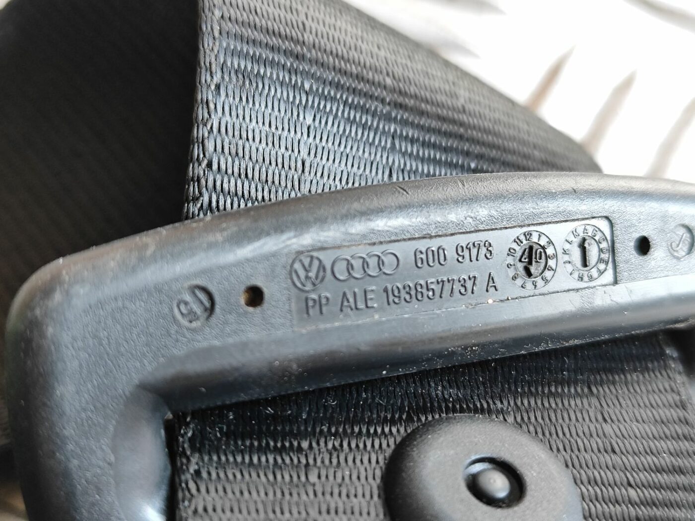 Aizmugurējā labā drošības josta priekš SKODA OCTAVIA 2008 2 Aizmugurējā labā drošības josta priekš SKODA OCTAVIA 2008