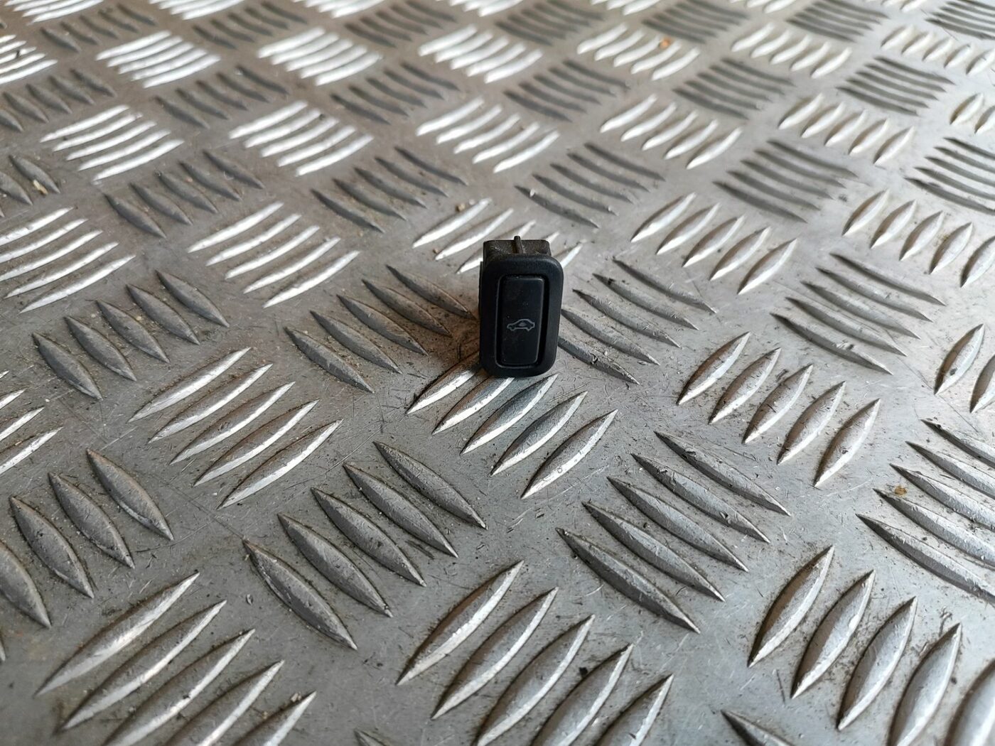 Signalizācijas pārslēgšanas poga priekš SKODA OCTAVIA 2008