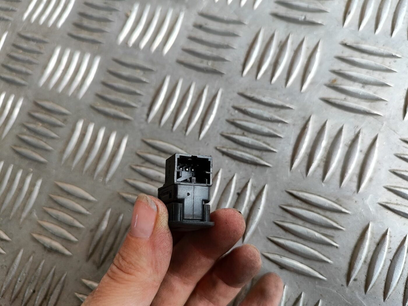 Signalizācijas pārslēgšanas poga priekš SKODA OCTAVIA 2008