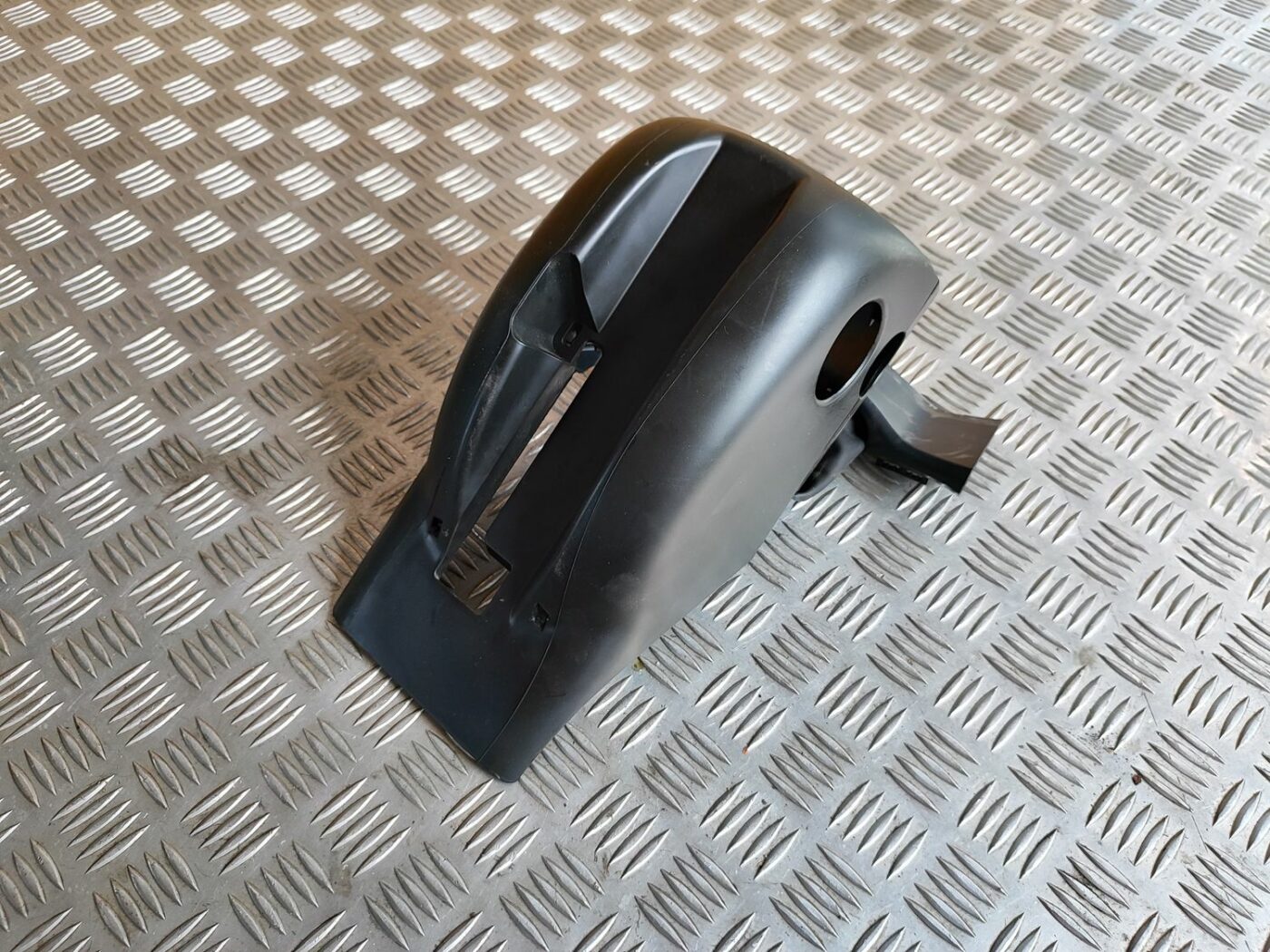 Stūres statnes putekļu aizsargs (salonā) priekš SKODA OCTAVIA 2008 5 Stūres statnes putekļu aizsargs (salonā) priekš SKODA OCTAVIA 2008