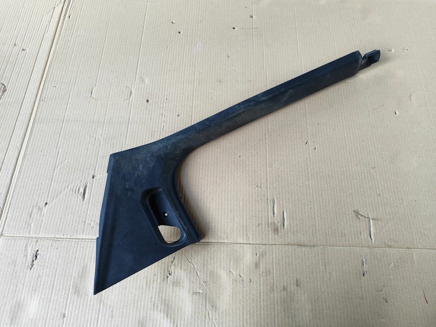 Sliekšņa priekšēja kreisa uzlika (salonā) priekš SKODA OCTAVIA 2008