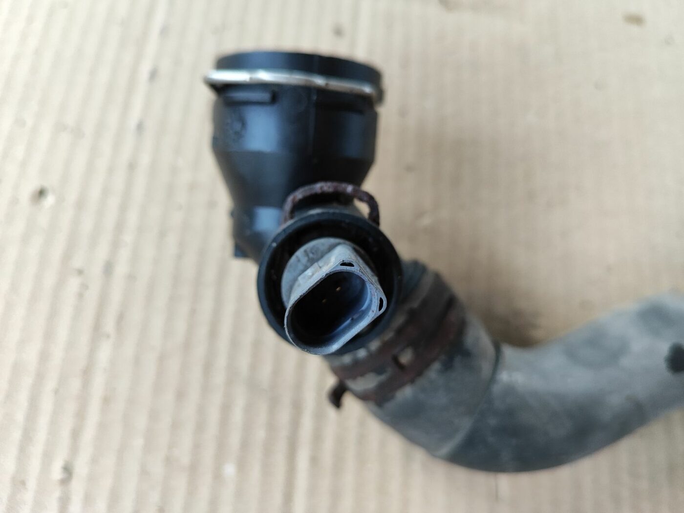 Dzesēšanas caurule priekš SKODA OCTAVIA 2008 2 Dzesēšanas caurule priekš SKODA OCTAVIA 2008