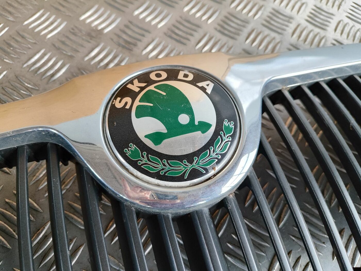 Pārsega reste priekš SKODA OCTAVIA 2008 2 Pārsega reste priekš SKODA OCTAVIA 2008