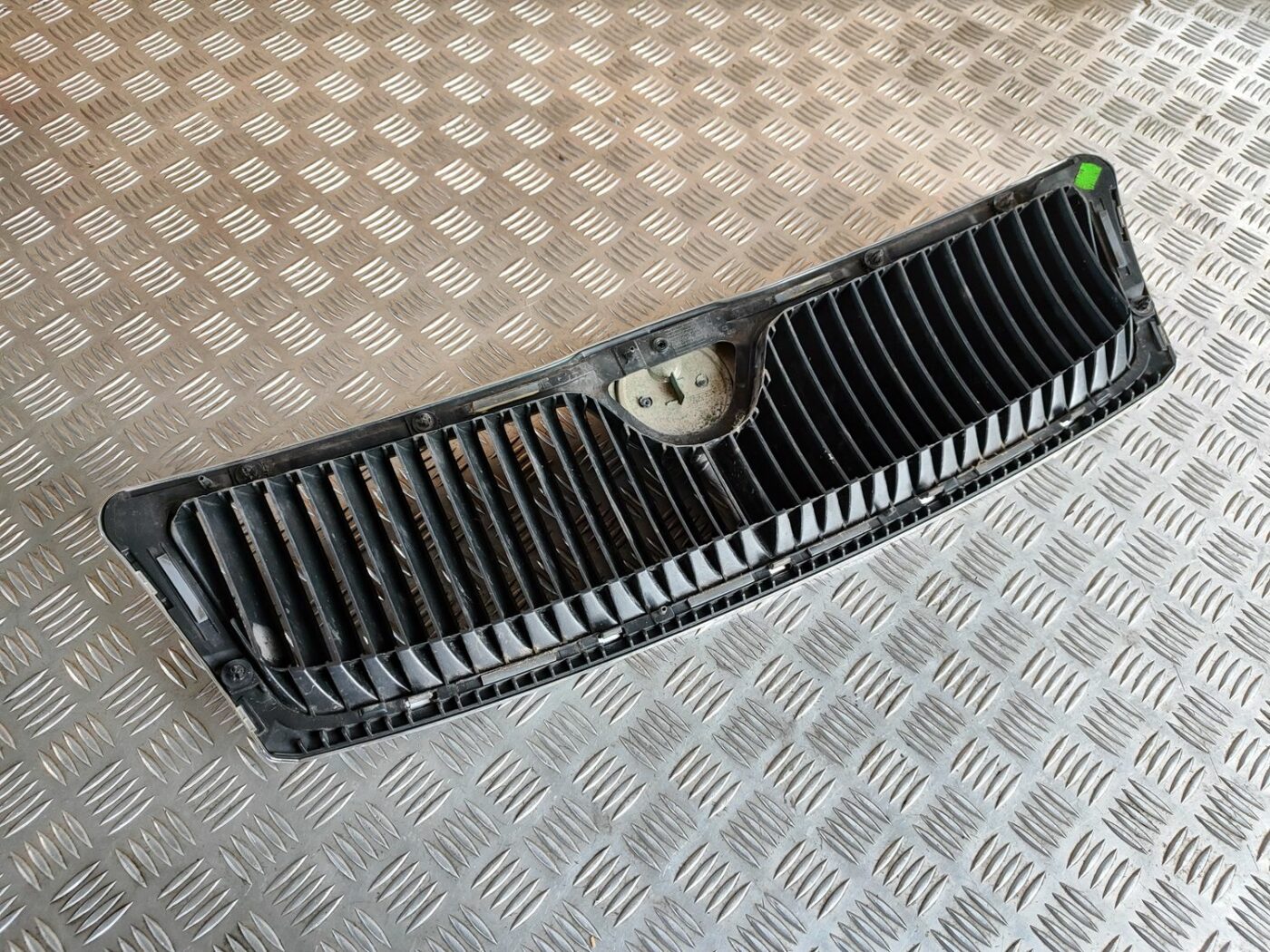 Pārsega reste priekš SKODA OCTAVIA 2008 7 Pārsega reste priekš SKODA OCTAVIA 2008