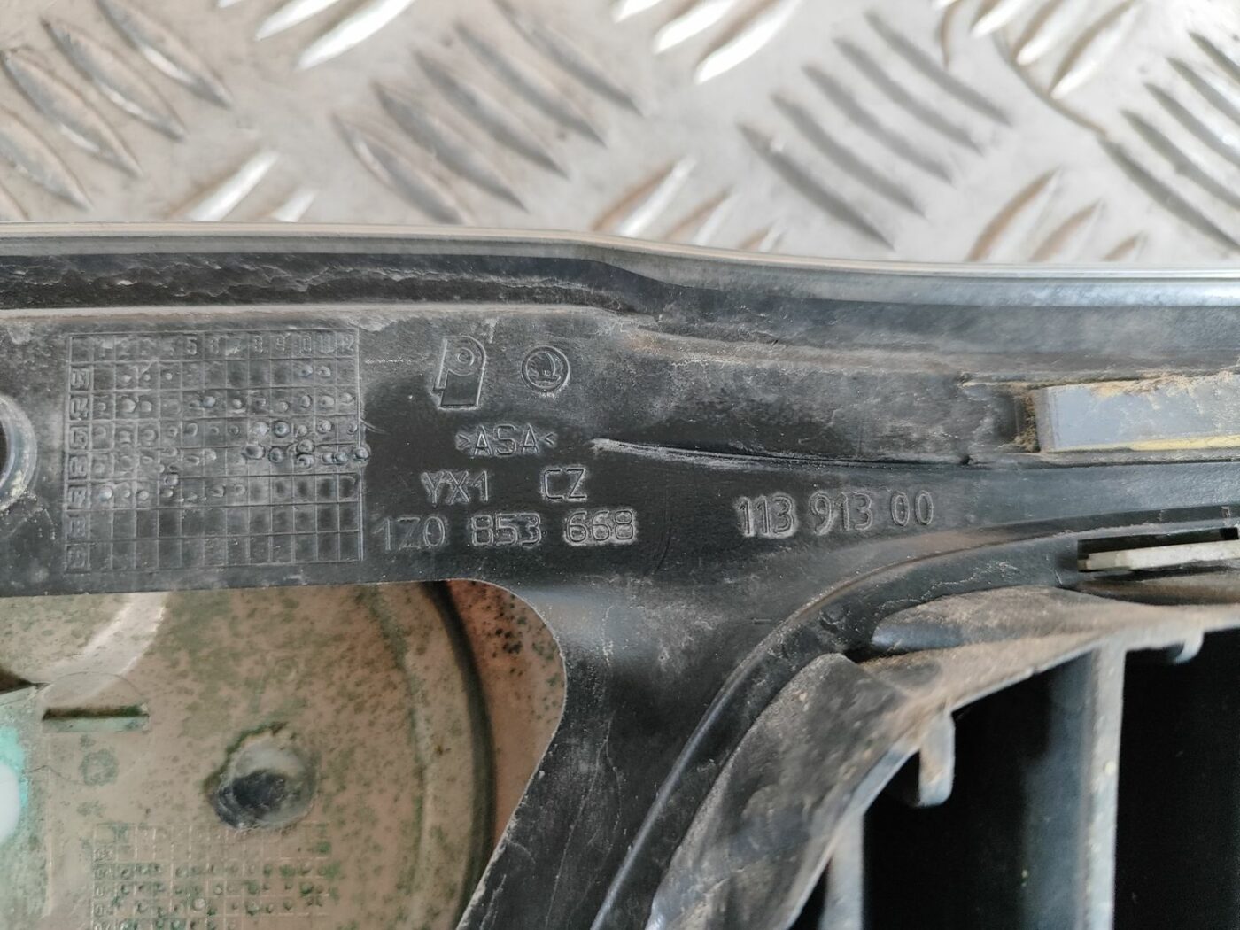 Pārsega reste priekš SKODA OCTAVIA 2008 4 Pārsega reste priekš SKODA OCTAVIA 2008