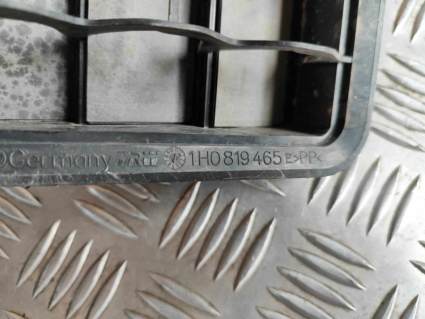 Virsbūves ventilācijas reste priekš SKODA OCTAVIA 2008