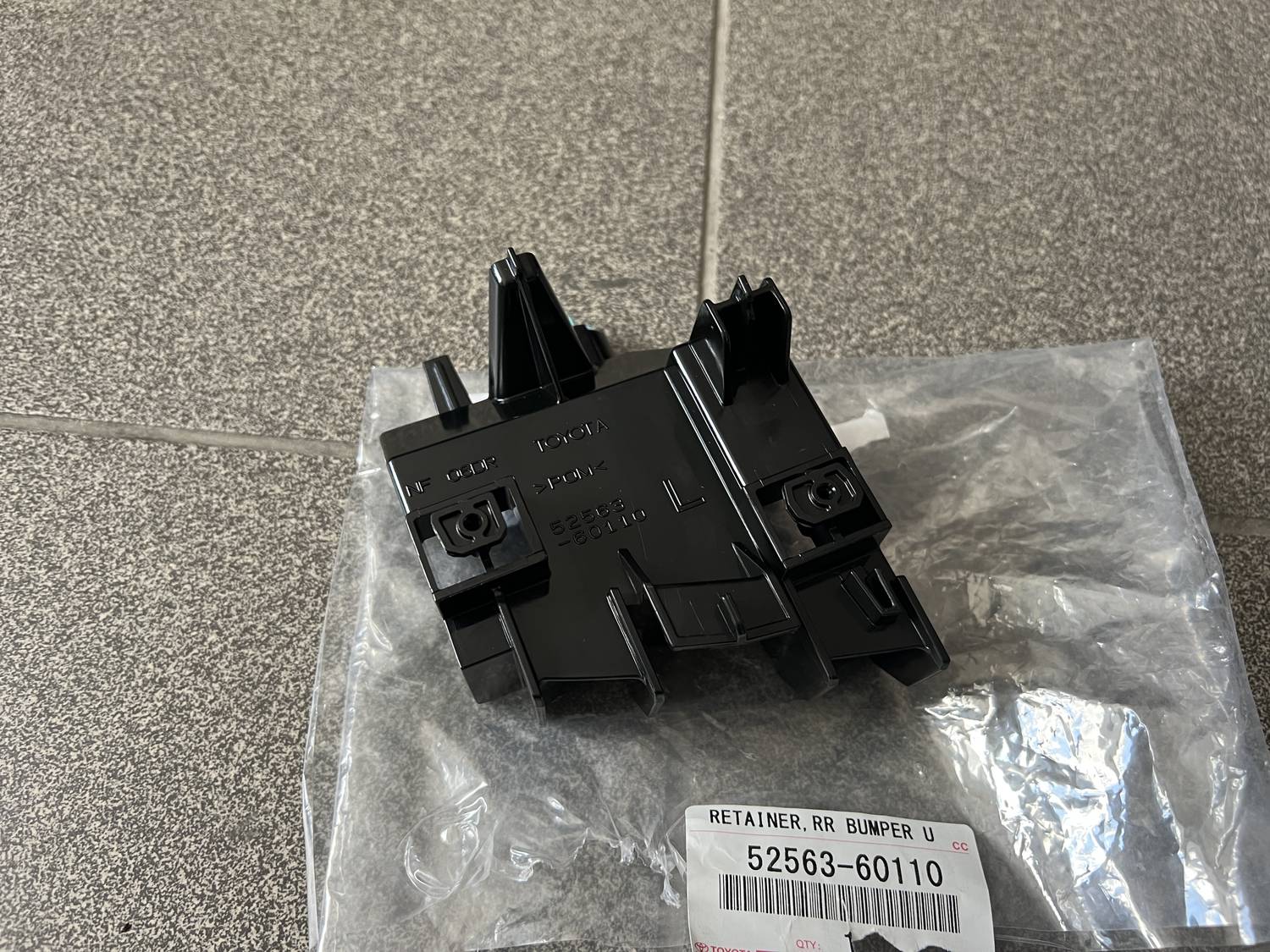 Aizmugurēja bufera kronšteins priekš TOYOTA LEXUS 2017-