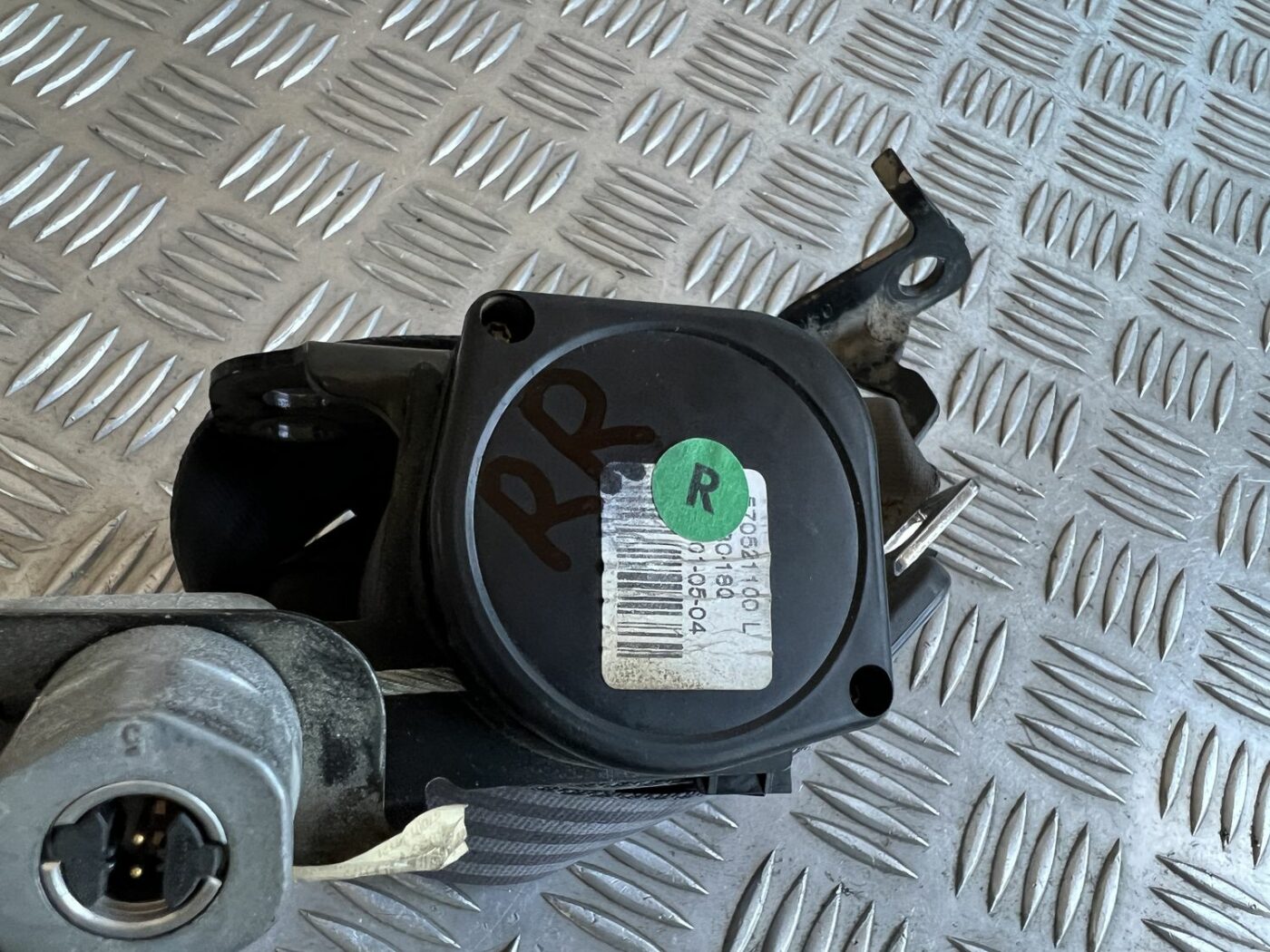 Aizmugurējā labā drošības josta priekš VOLVO S60 2007 2 Aizmugurējā labā drošības josta priekš VOLVO S60 2007