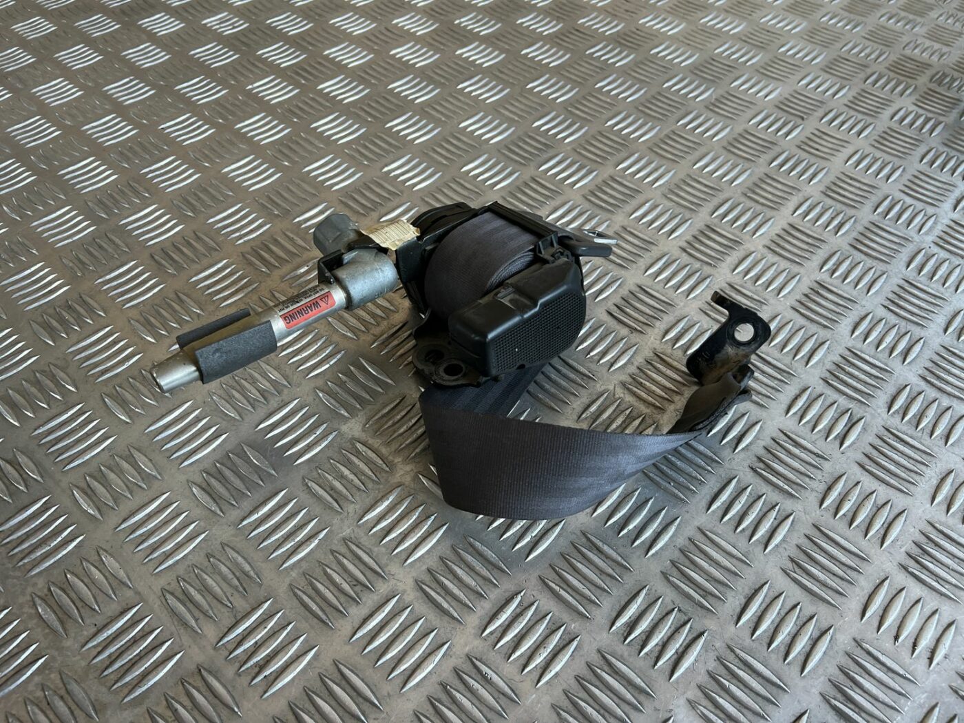 Aizmugurējā labā drošības josta priekš VOLVO S60 2007 4 Aizmugurējā labā drošības josta priekš VOLVO S60 2007