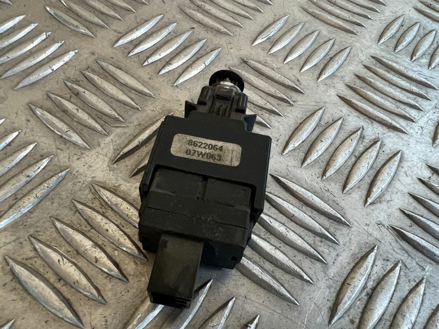 Bremžu signāla slēdzis priekš VOLVO S60 2007 2 Bremžu signāla slēdzis priekš VOLVO S60 2007