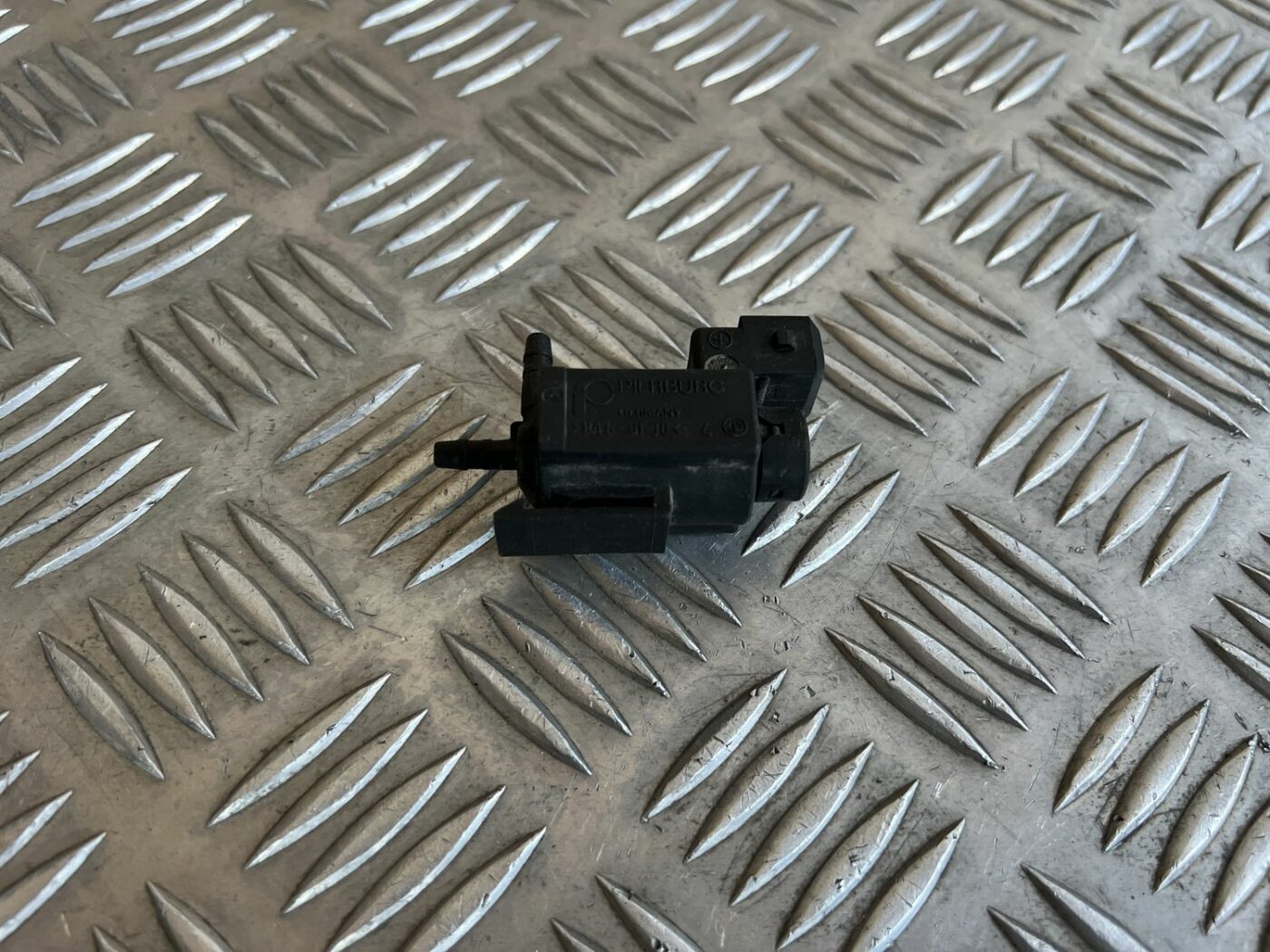 Solenoīda vakuuma vārsts priekš VOLVO S60 2007 2 Solenoīda vakuuma vārsts priekš VOLVO S60 2007