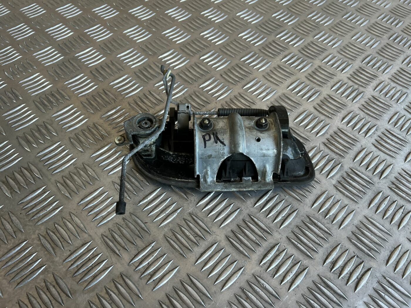 Priekšējāis kreisais durvju rokturis priekš VOLVO S60 2007