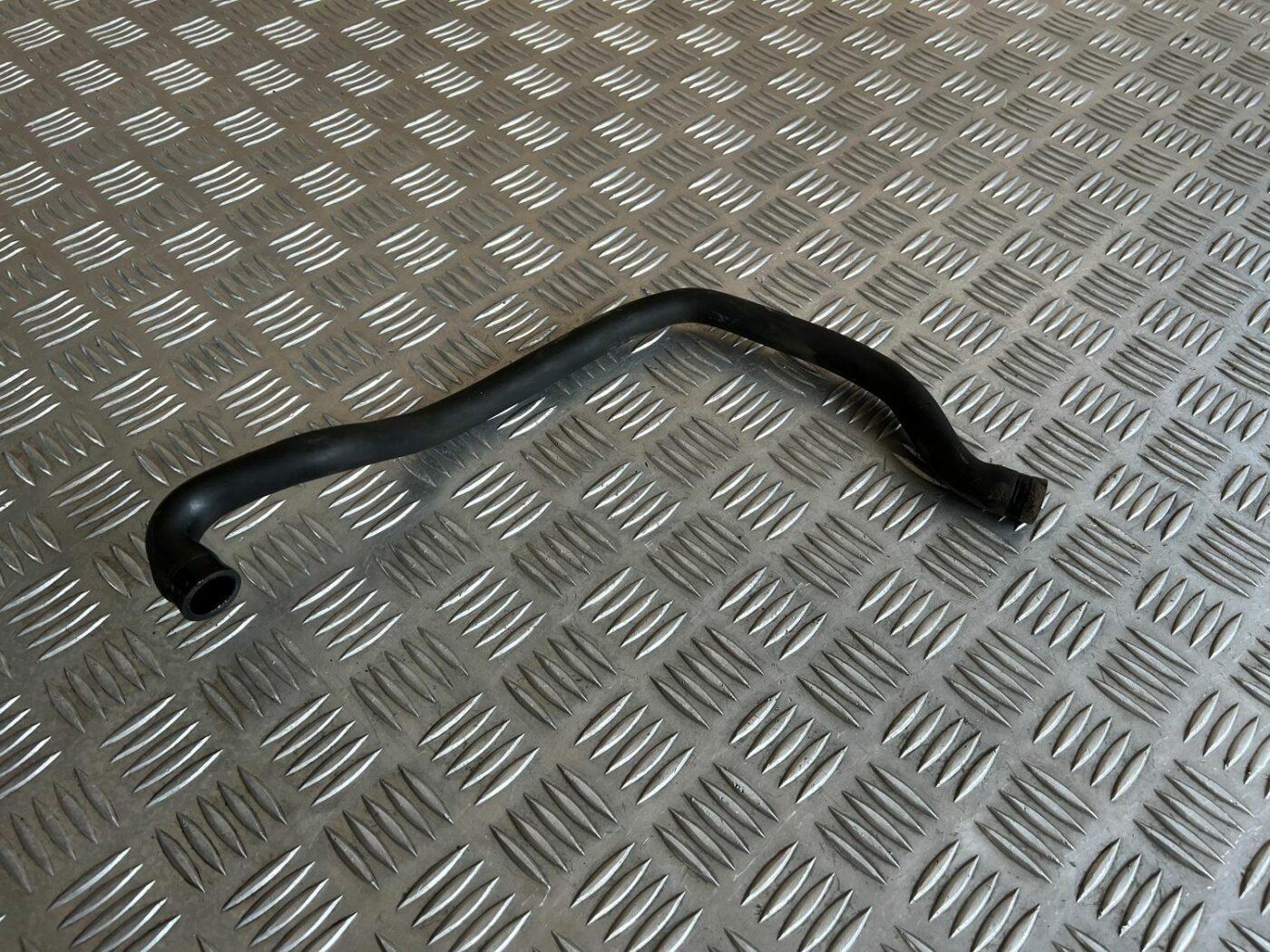 Dzesēšanas caurule priekš VOLVO S60 2007