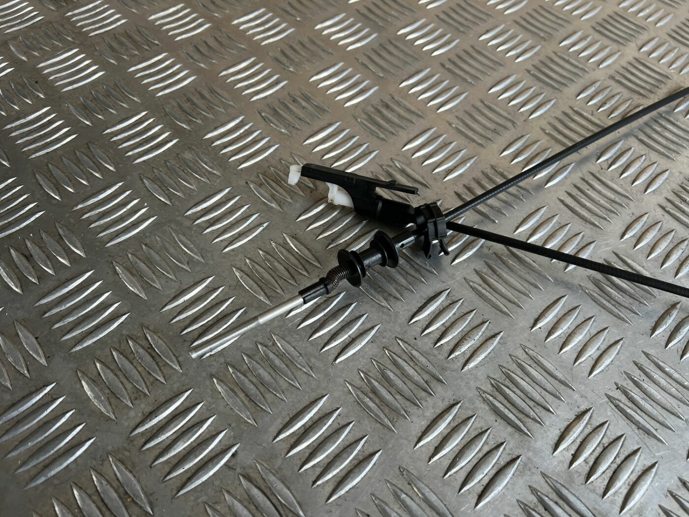 Pārnesumu pārslēgšanas mehānisma troses priekš VOLVO S60 2007