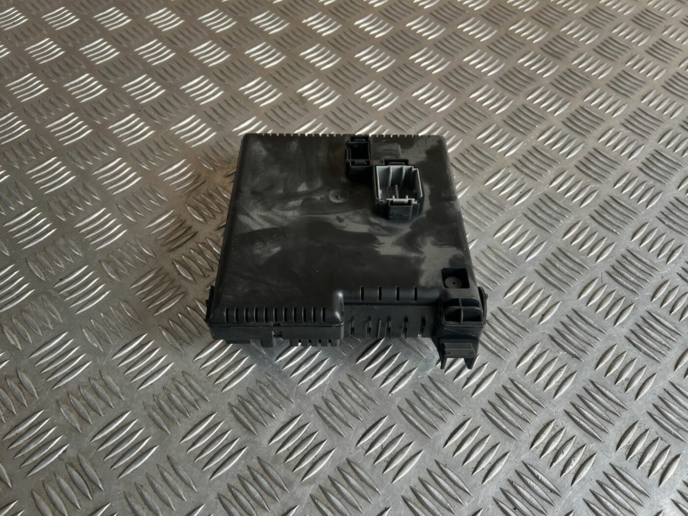 Drošinātāju bloks priekš VOLVO S60 2007 1 Drošinātāju bloks priekš VOLVO S60 2007