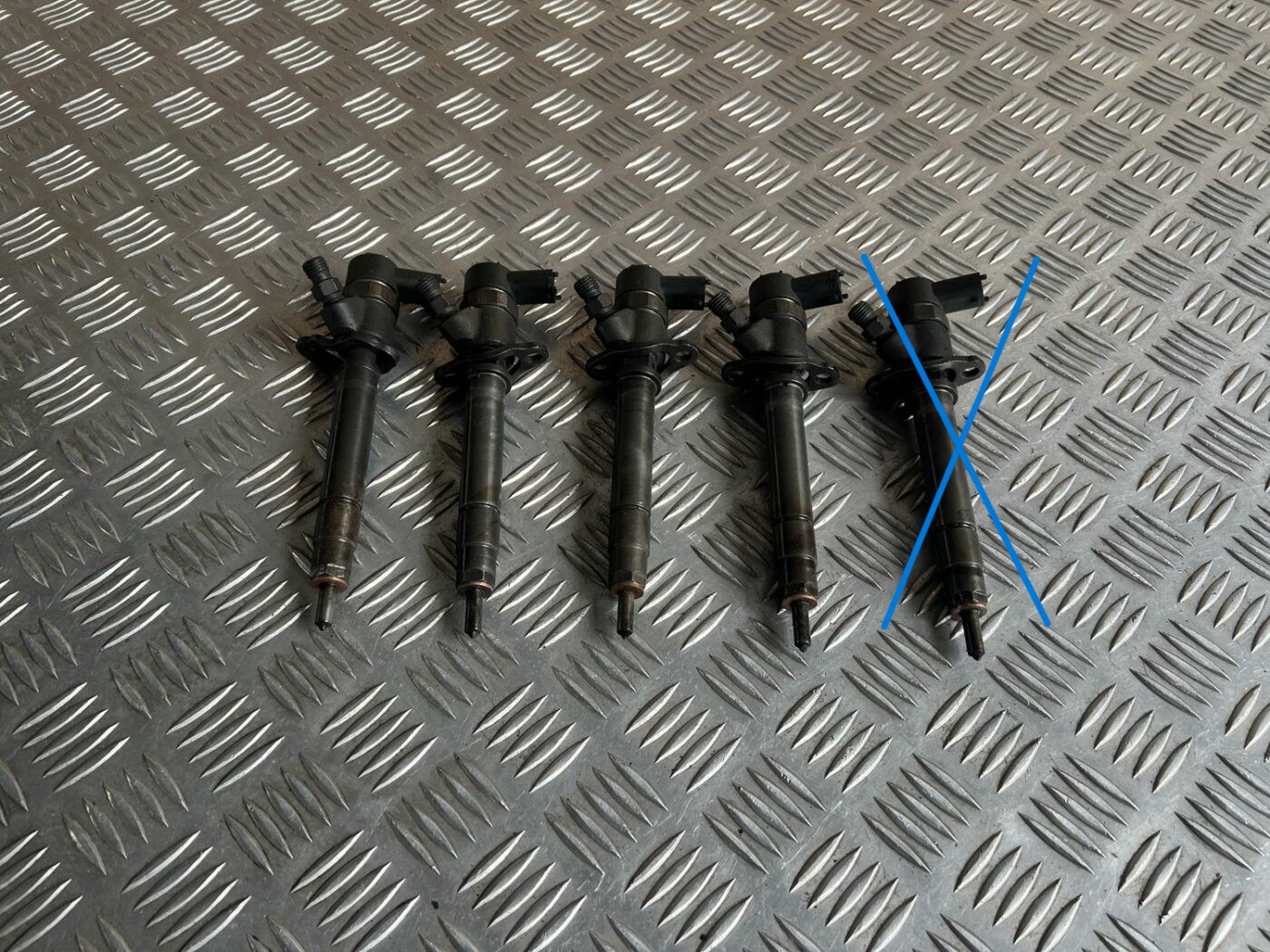 Degvielas smidzinātājs priekš VOLVO S60 2007 1 Degvielas smidzinātājs priekš VOLVO S60 2007