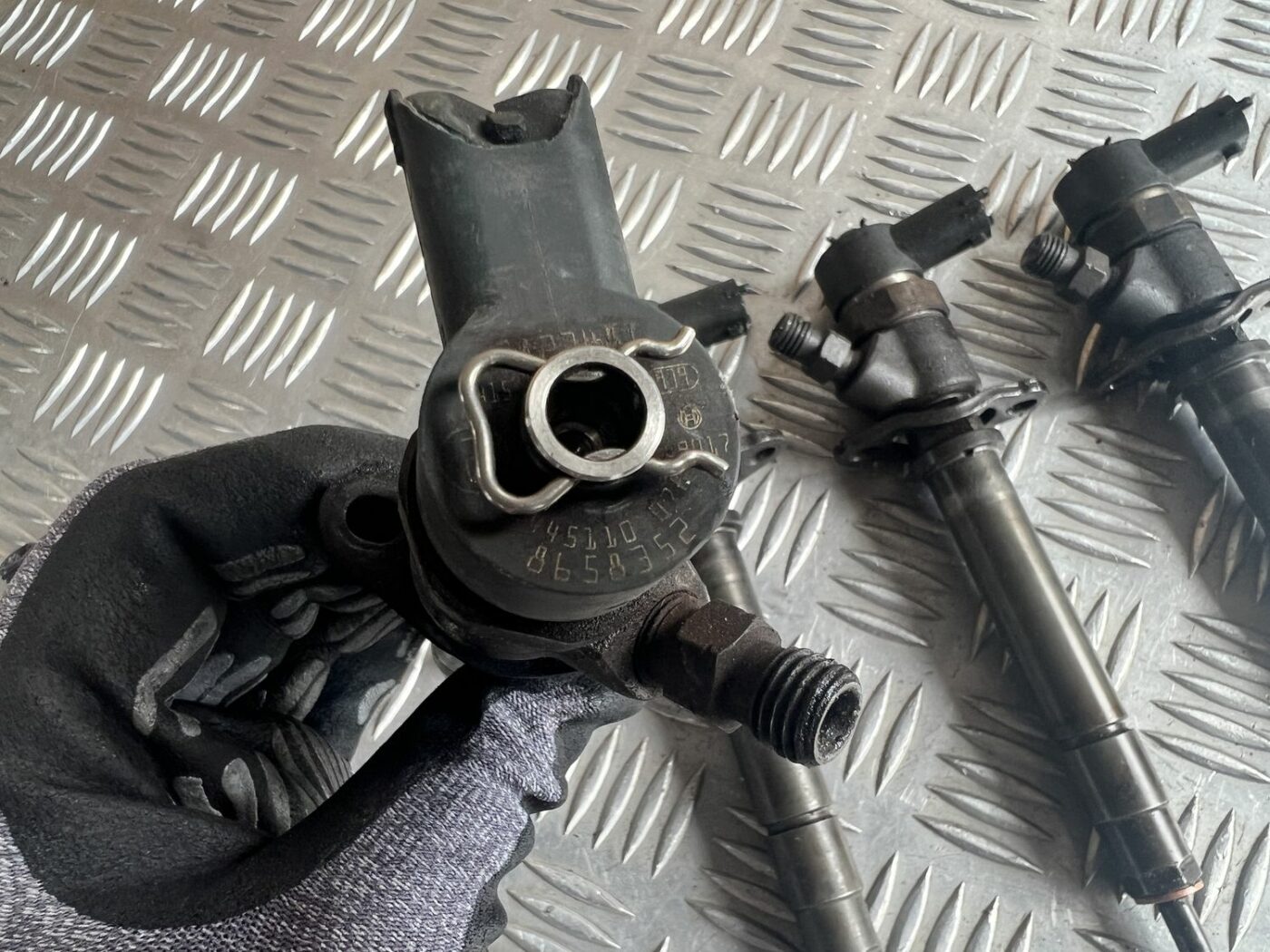 Degvielas smidzinātājs priekš VOLVO S60 2007 2 Degvielas smidzinātājs priekš VOLVO S60 2007