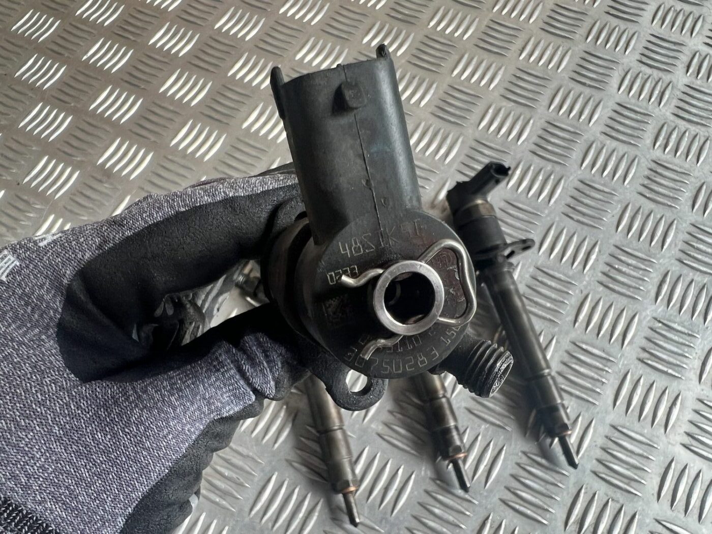 Degvielas smidzinātājs priekš VOLVO S60 2007 3 Degvielas smidzinātājs priekš VOLVO S60 2007