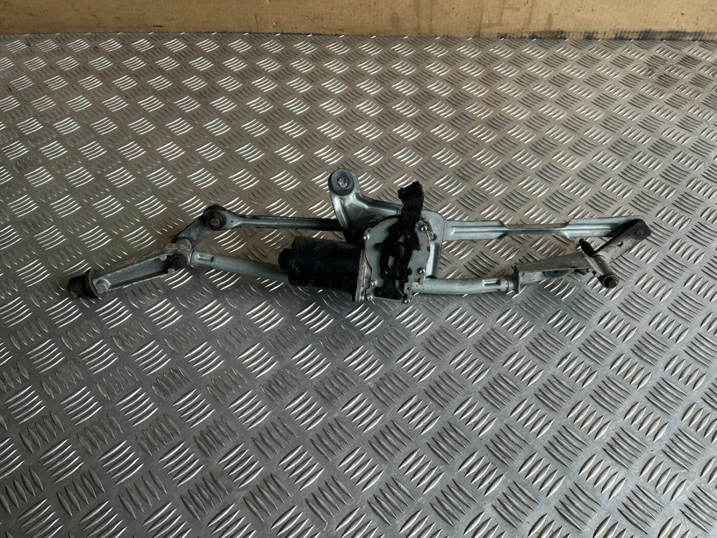 Vējstikla tīrīšanas mehānisms priekš VOLVO S60 2007