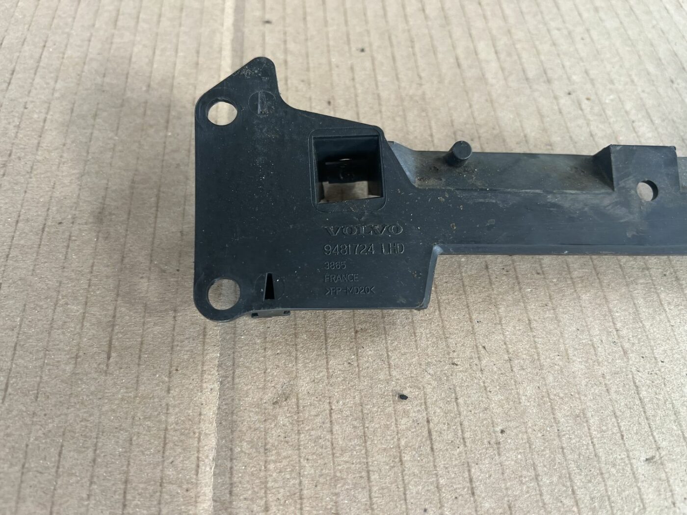 Mērinstrumentu paneļa iekšējā plastmasa priekš VOLVO S60 2007 2 Mērinstrumentu paneļa iekšējā plastmasa priekš VOLVO S60 2007