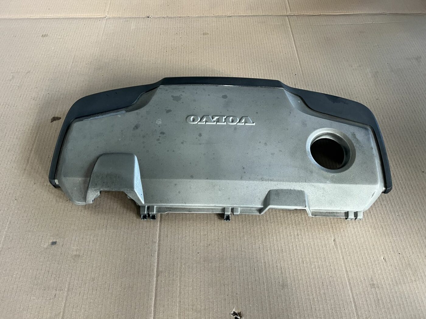 Dzinēja dekoratīvais vāks priekš VOLVO S60 2007 2 Dzinēja dekoratīvais vāks priekš VOLVO S60 2007