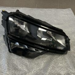 Priekšējais labais lukturis priekš Skoda Karoq 2017-2021