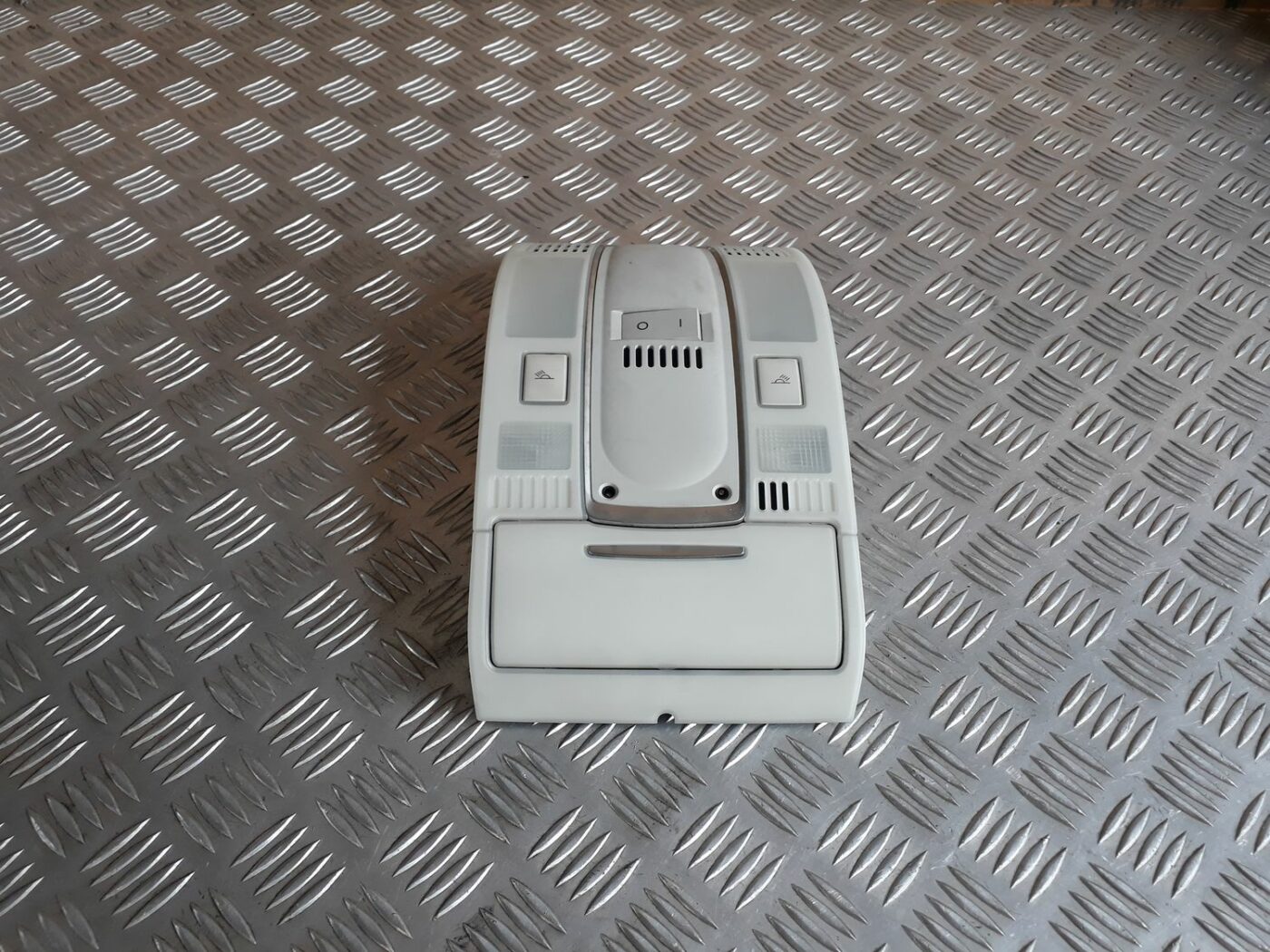 Salona apgaismojuma panelis priekš AUDI A6 AVANT 2006 1 Salona apgaismojuma panelis priekš AUDI A6 AVANT 2006