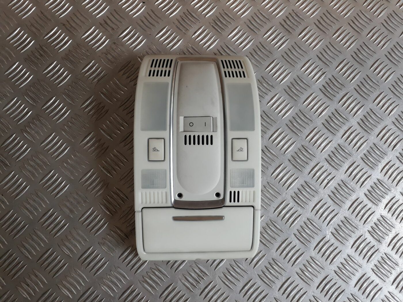 Salona apgaismojuma panelis priekš AUDI A6 AVANT 2006 2 Salona apgaismojuma panelis priekš AUDI A6 AVANT 2006