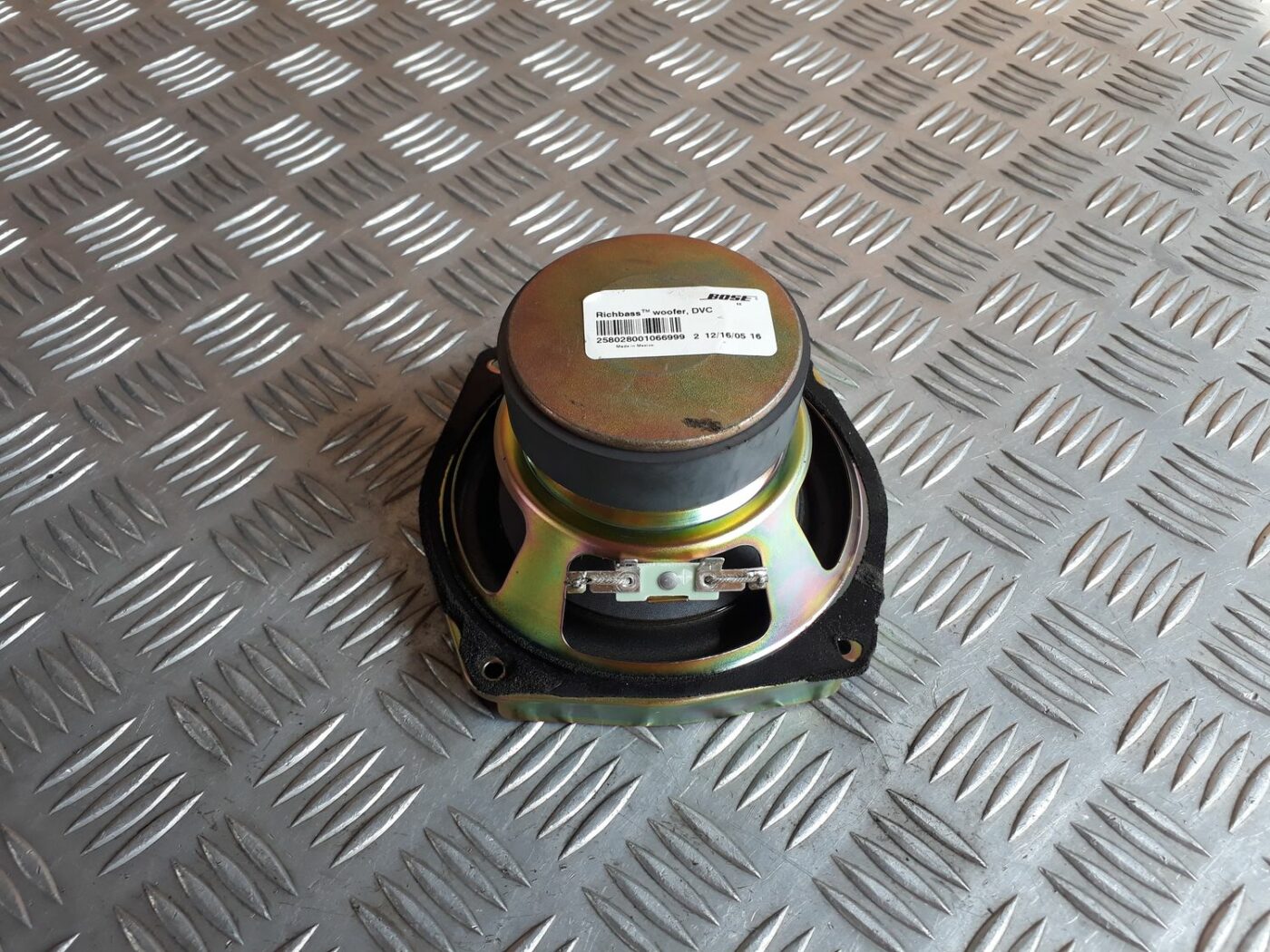 Durvju skaļrunis, apakšā priekš AUDI A6 AVANT 2006