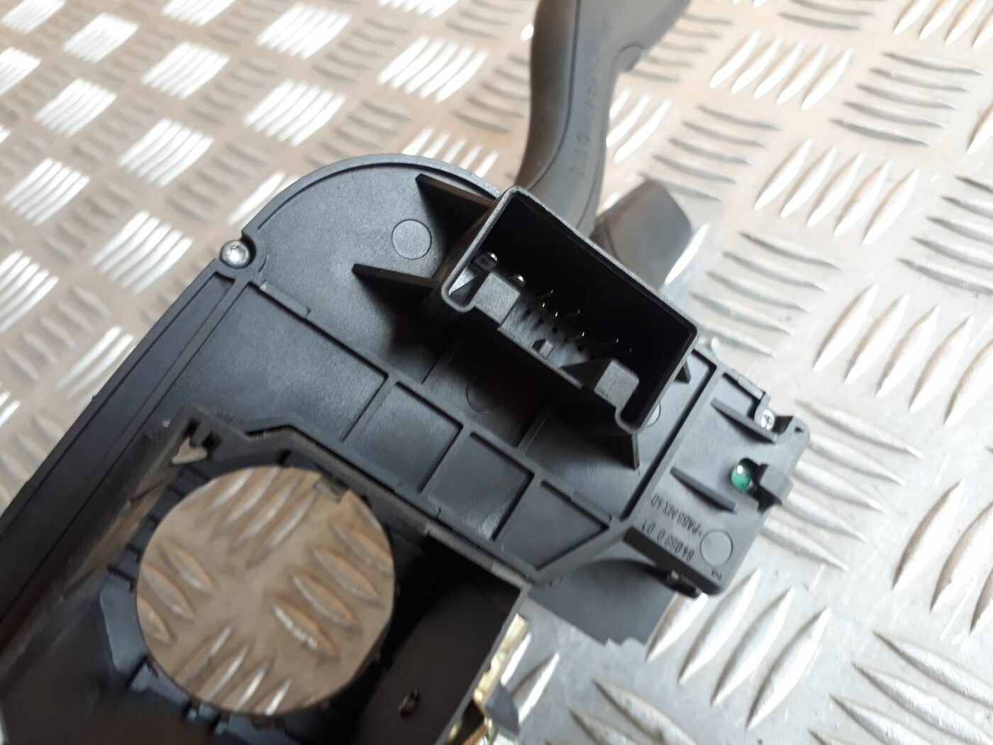 Stūres statnes slēdzis priekš AUDI A6 AVANT 2006 7 Stūres statnes slēdzis priekš AUDI A6 AVANT 2006