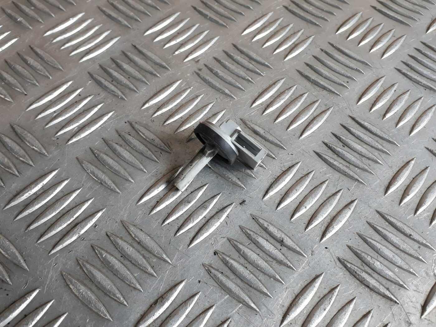 Temperatūras devejs priekš AUDI A6 AVANT 2006 1 Temperatūras devejs priekš AUDI A6 AVANT 2006