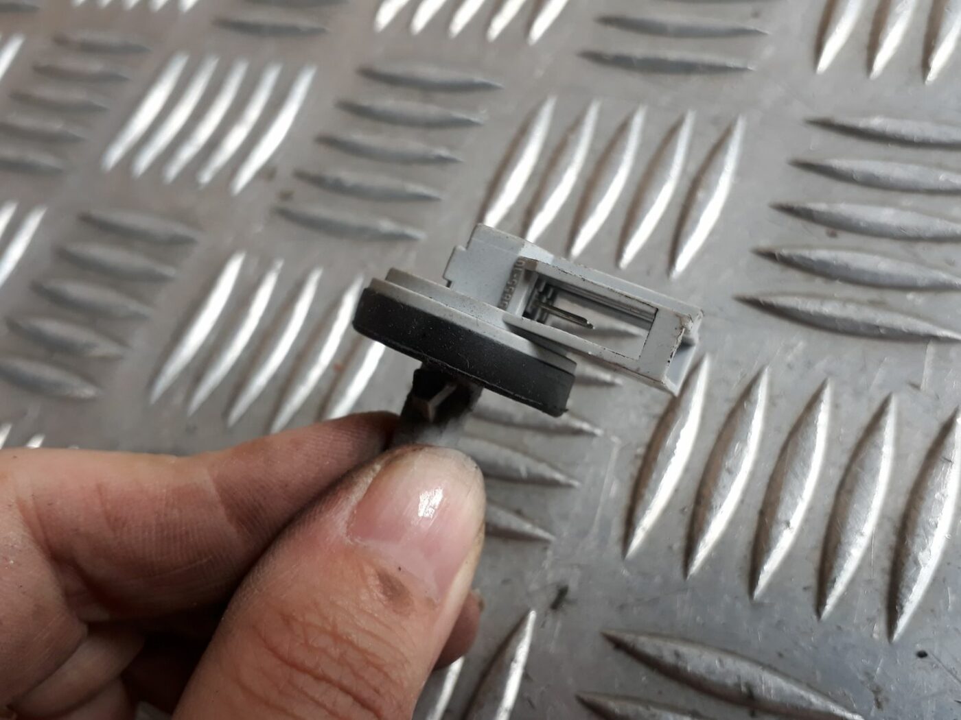 Temperatūras devejs priekš AUDI A6 AVANT 2006 2 Temperatūras devejs priekš AUDI A6 AVANT 2006